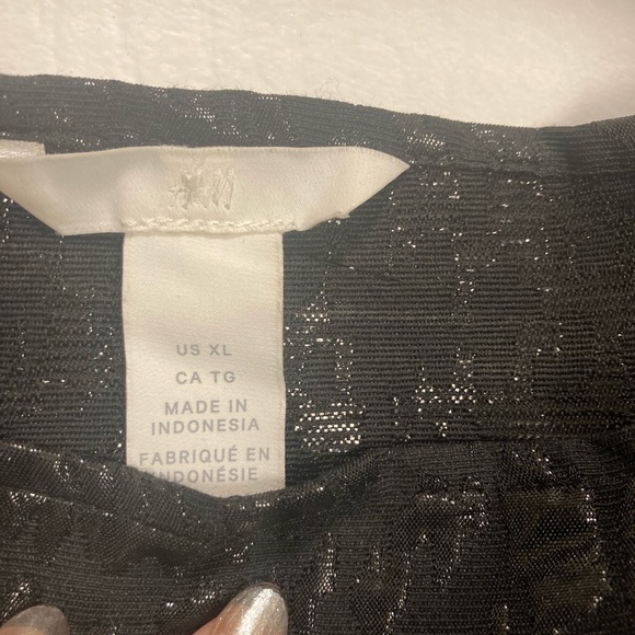 NWT H and M Black Jacquard-Weave Top Size XL - Picture 2 of 6
